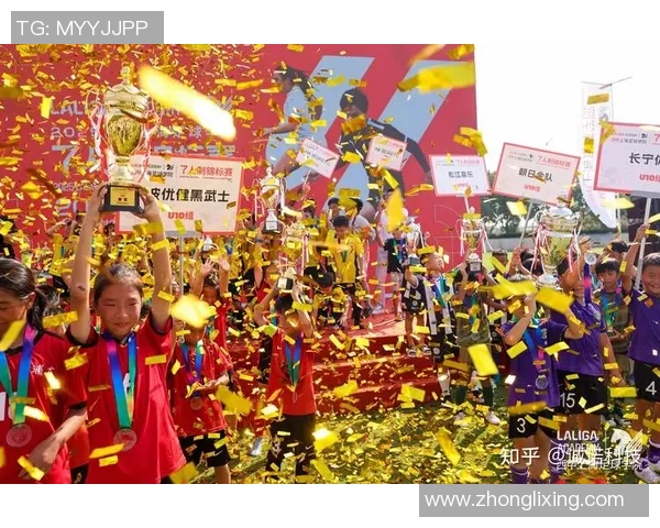 上海足球队以70分领跑世界锦标赛积分榜展现强劲实力