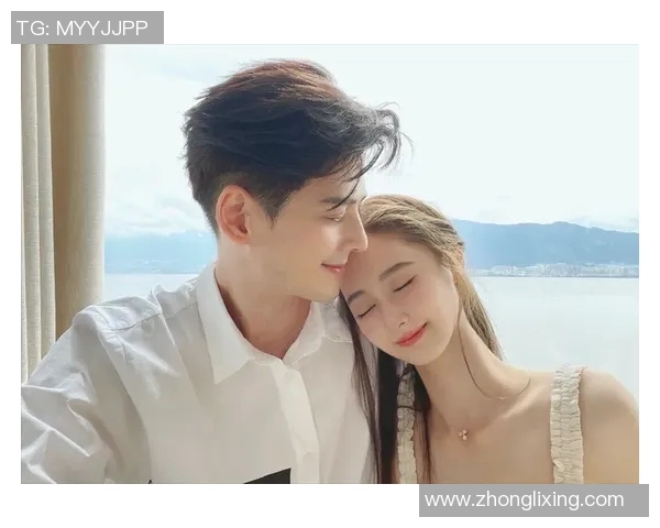 足球明星戴维斯与女友甜蜜互动引发粉丝热议感情生活曝光